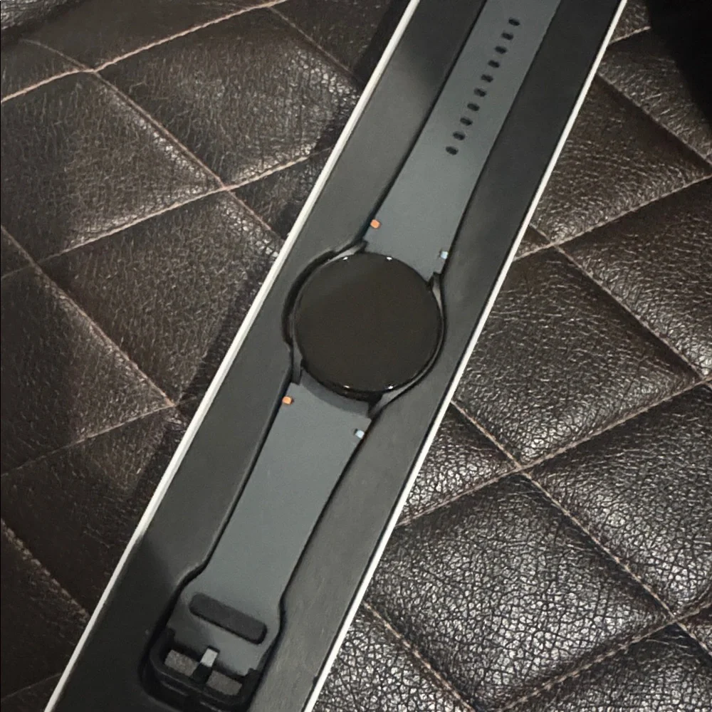 Samsung Galaxy Watch FE New open box the box Alittle damage as you see pictures